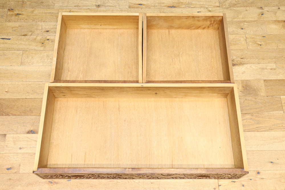 桜の木が引き出し前面に美しく描かれた軽井沢彫りの鏡台　BB3236