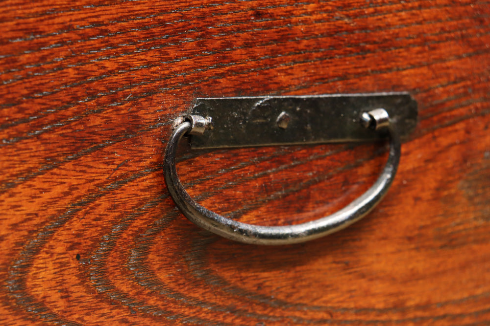 味わい深い古色に包まれたアイアンフレーム付き最上小箪笥　BB3240