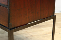 味わい深い古色に包まれたアイアンフレーム付き最上小箪笥　BB3240