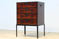 味わい深い古色に包まれたアイアンフレーム付き最上小箪笥　BB3240