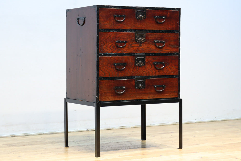 味わい深い古色に包まれたアイアンフレーム付き最上小箪笥　BB3240