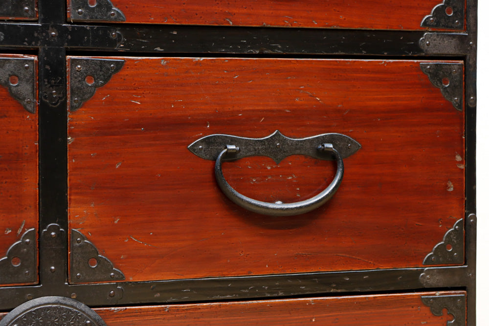 赤みを帯びた風情溢れる最上小箪笥　BB3241