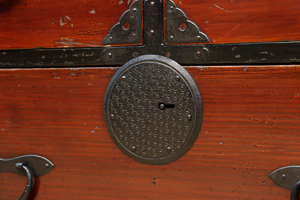 赤みを帯びた風情溢れる最上小箪笥　BB3241