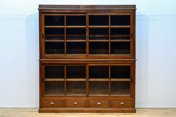 前面総オーク！！ゆったりとした造りでディスプレイが映えるレトロガラスケース　BB3242