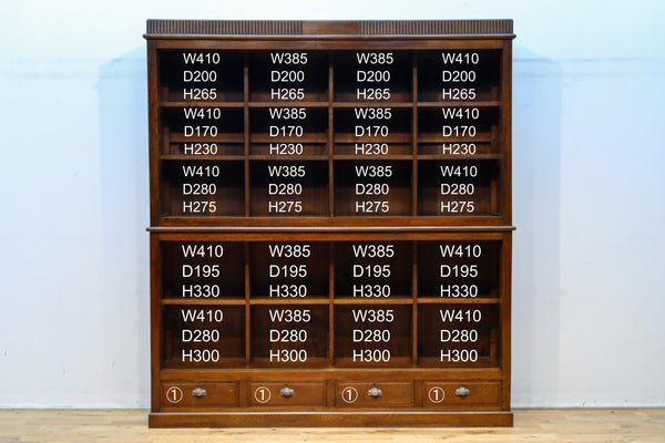 前面総オーク！！ゆったりとした造りでディスプレイが映えるレトロガラスケース　BB3242