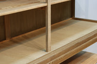 美しい木地色の風合いにゆらゆらガラスが映える前面オークガラスケース　BB3245