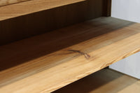 美しい木地色の風合いにゆらゆらガラスが映える前面オークガラスケース　BB3245