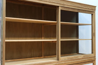 美しい木地色の風合いにゆらゆらガラスが映える前面オークガラスケース　BB3245