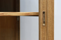 美しい木地色の風合いにゆらゆらガラスが映える前面オークガラスケース　BB3245