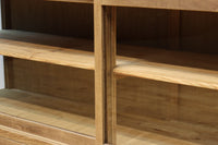 美しい木地色の風合いにゆらゆらガラスが映える前面オークガラスケース　BB3245