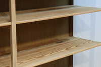 美しい木地色の風合いにゆらゆらガラスが映える前面オークガラスケース　BB3245