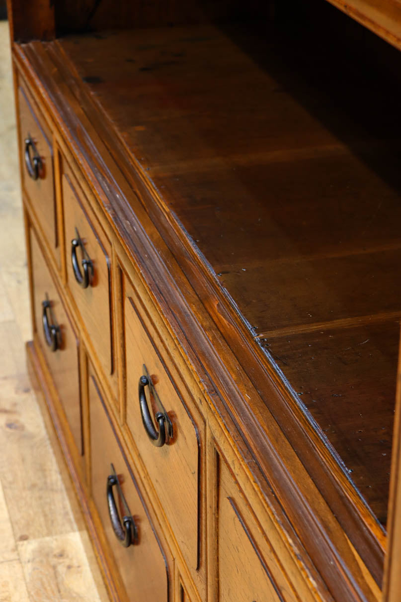 変わりサイズ‼︎引き出しも十分に備えた温かみある色彩のガラスケース　BB3246