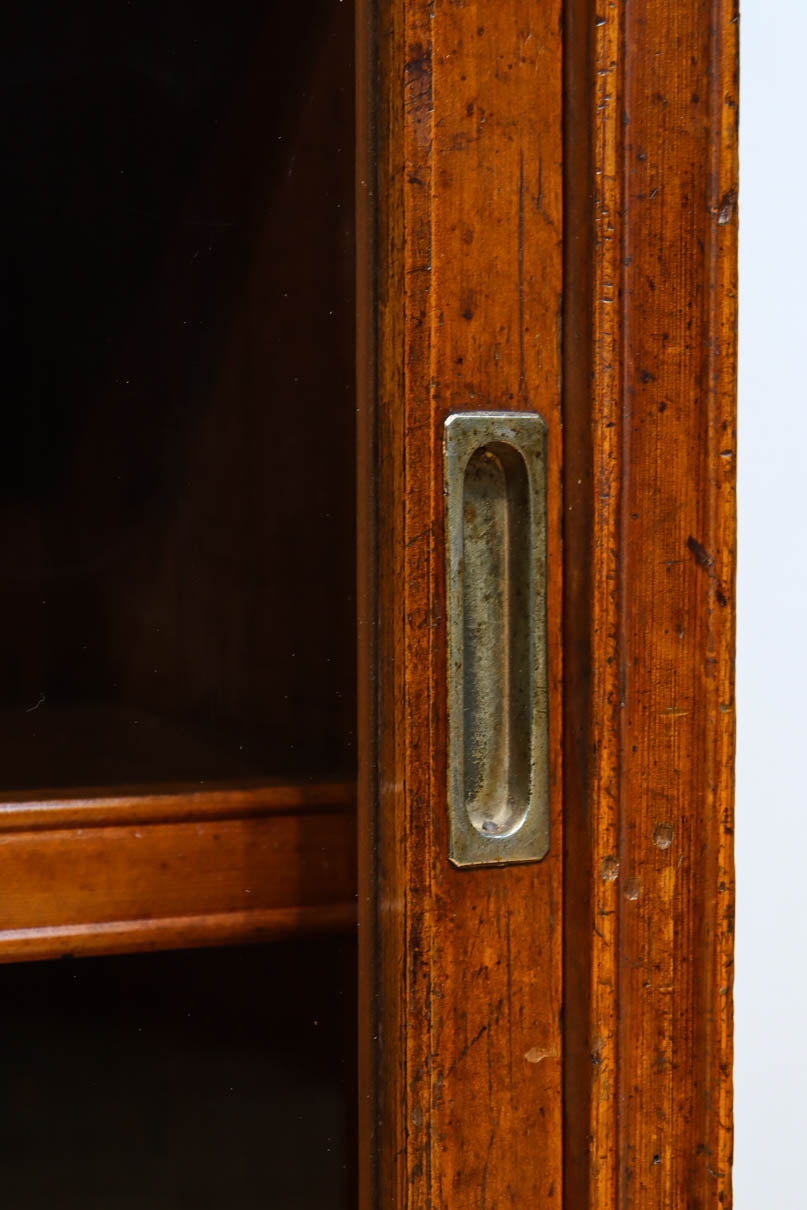 変わりサイズ‼︎引き出しも十分に備えた温かみある色彩のガラスケース　BB3246