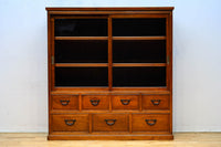 変わりサイズ‼︎引き出しも十分に備えた温かみある色彩のガラスケース　BB3246