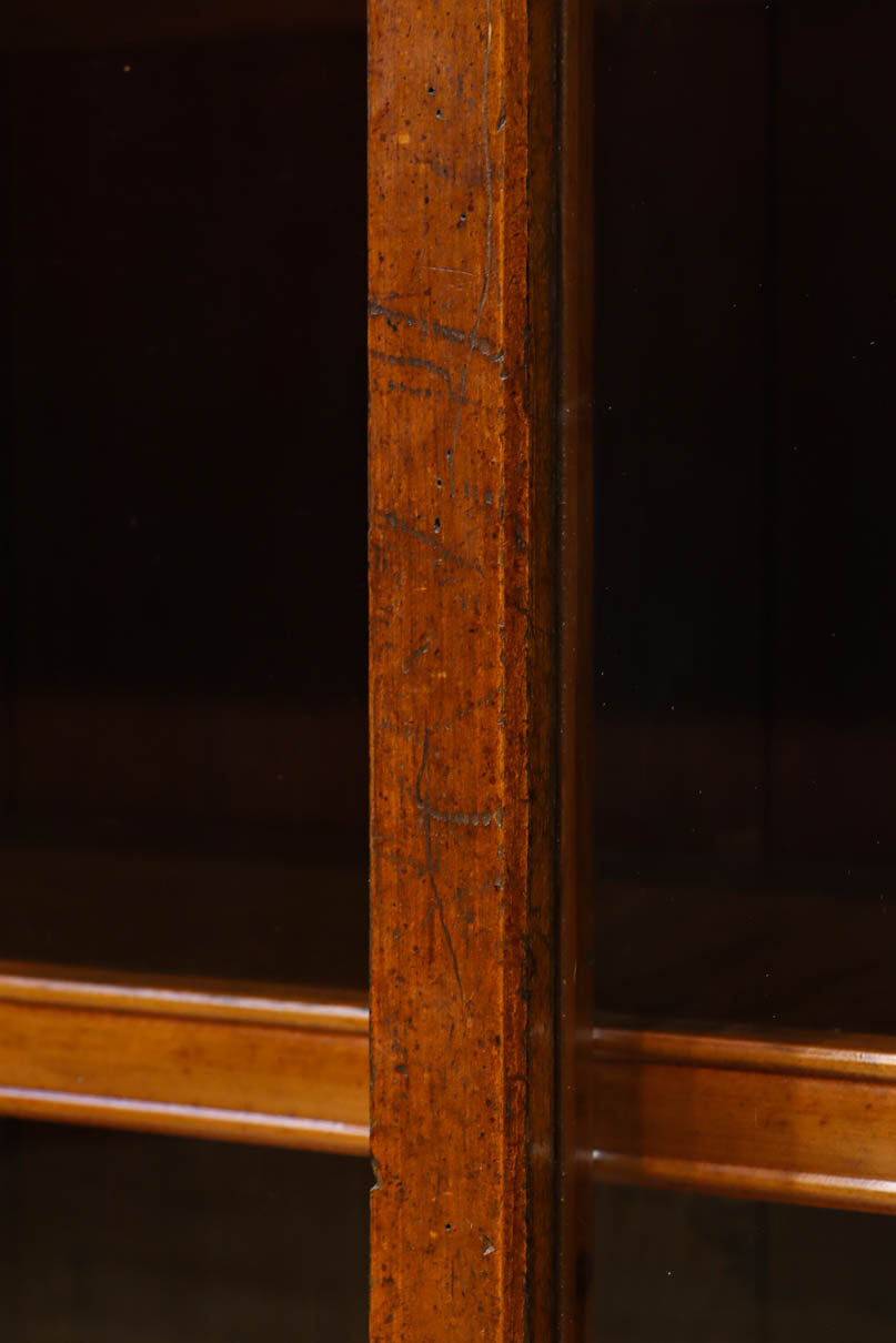 変わりサイズ‼︎引き出しも十分に備えた温かみある色彩のガラスケース　BB3246