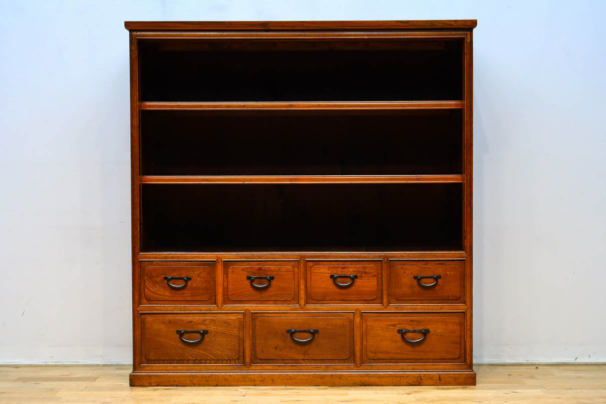 変わりサイズ‼︎引き出しも十分に備えた温かみある色彩のガラスケース　BB3246