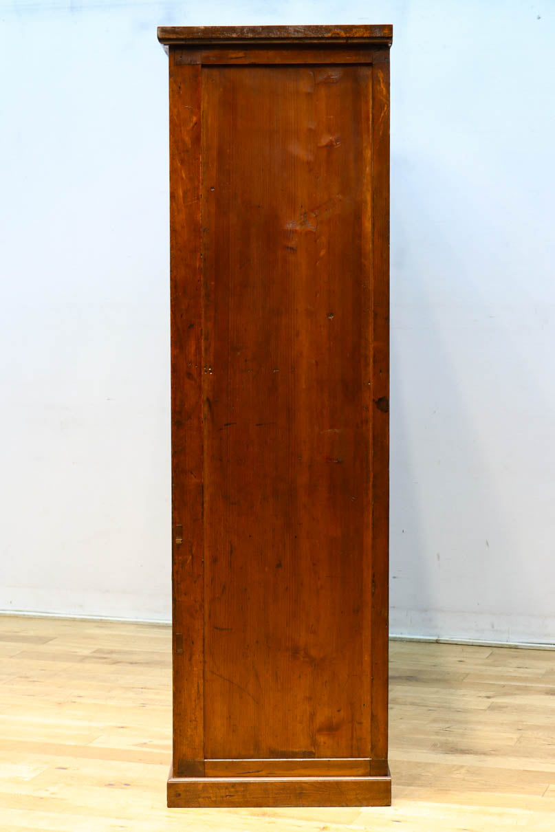 変わりサイズ‼︎引き出しも十分に備えた温かみある色彩のガラスケース　BB3246