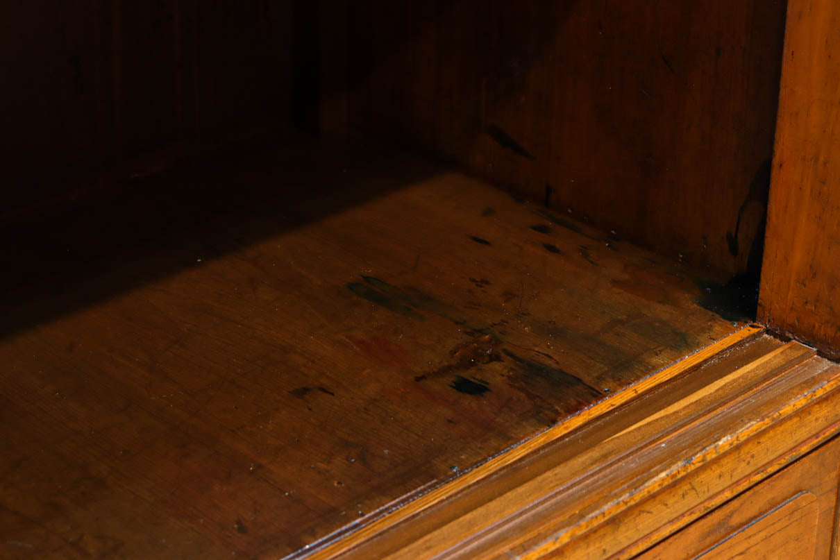 変わりサイズ‼︎引き出しも十分に備えた温かみある色彩のガラスケース　BB3246