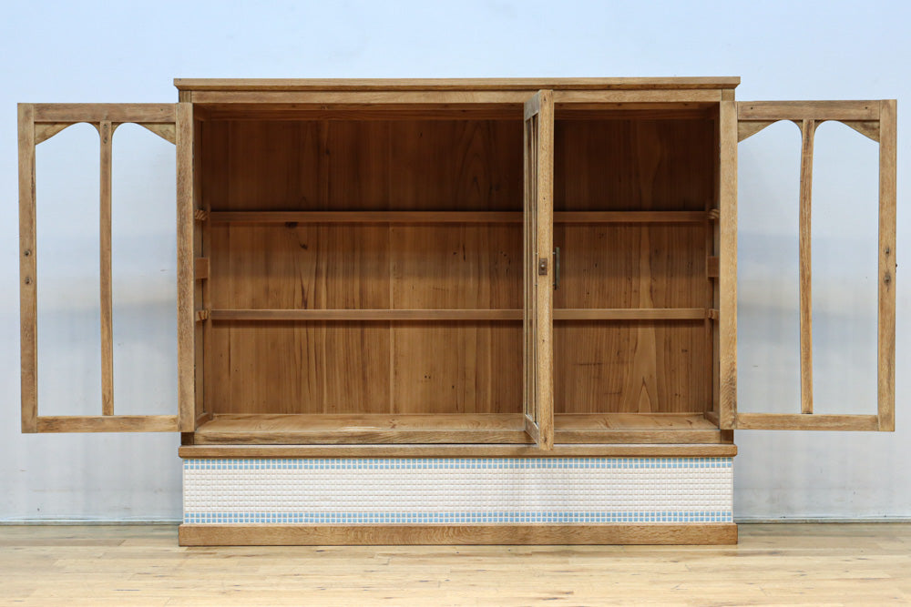 木地色に扉デザインも素敵なアールデコ調レトロガラスケース　BB3248