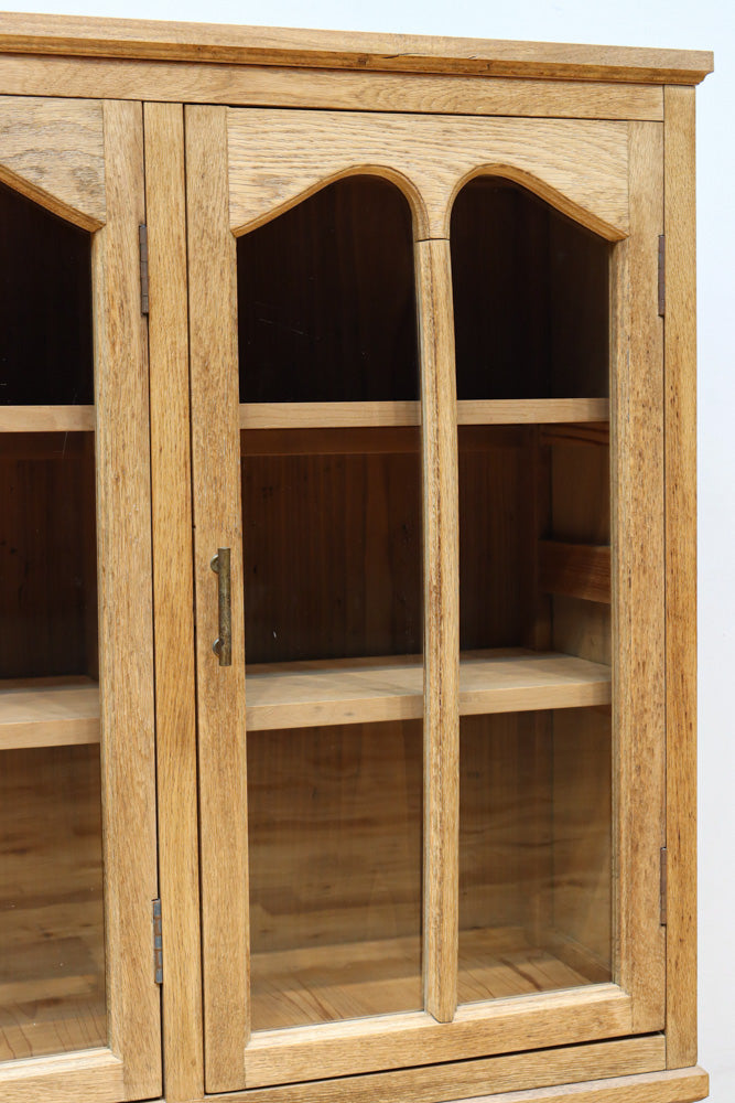 木地色に扉デザインも素敵なアールデコ調レトロガラスケース　BB3248