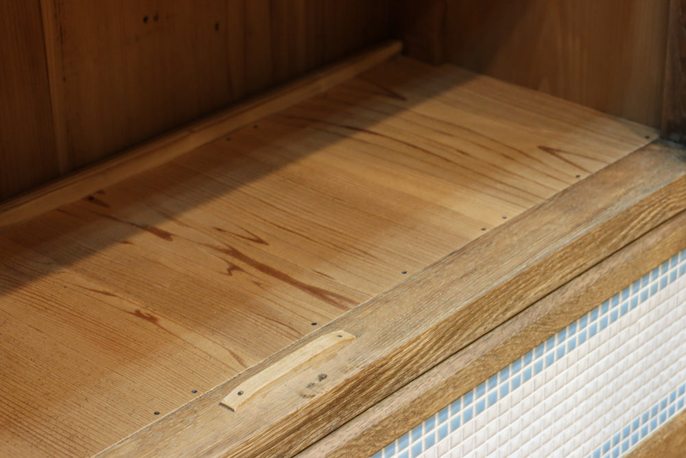 木地色に扉デザインも素敵なアールデコ調レトロガラスケース　BB3248