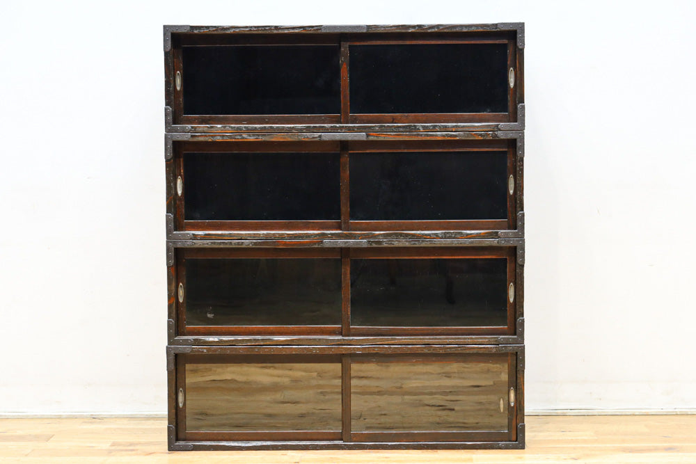 珍品!! 味わいある風合いをした引き違い戸のスタッキング式ガラスケース　BB3249