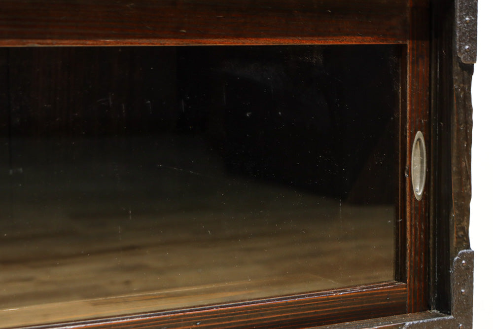 珍品!! 味わいある風合いをした引き違い戸のスタッキング式ガラスケース　BB3249