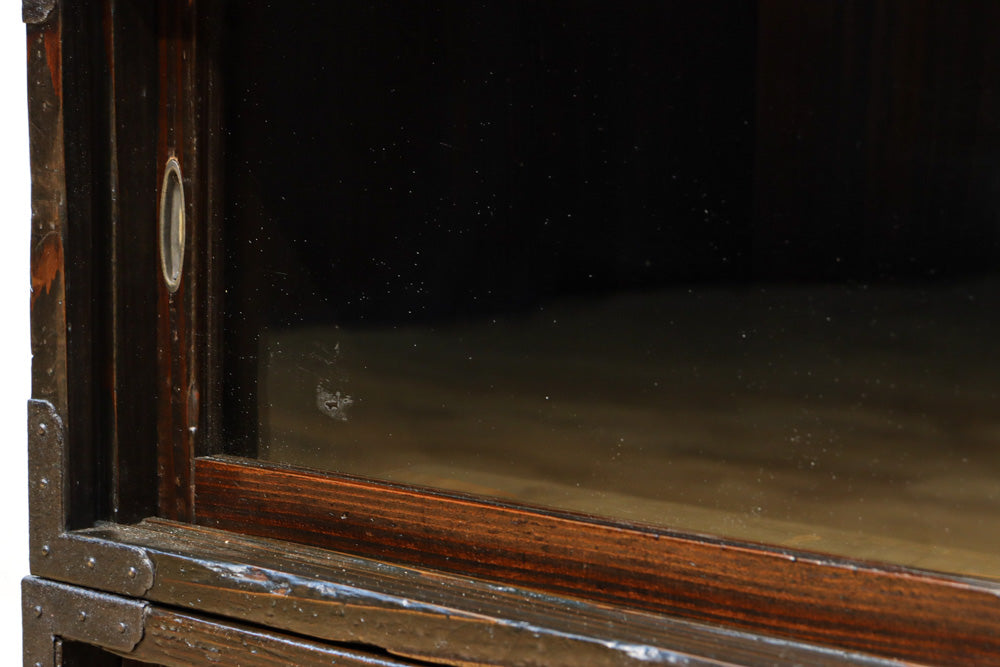 珍品!! 味わいある風合いをした引き違い戸のスタッキング式ガラスケース　BB3249