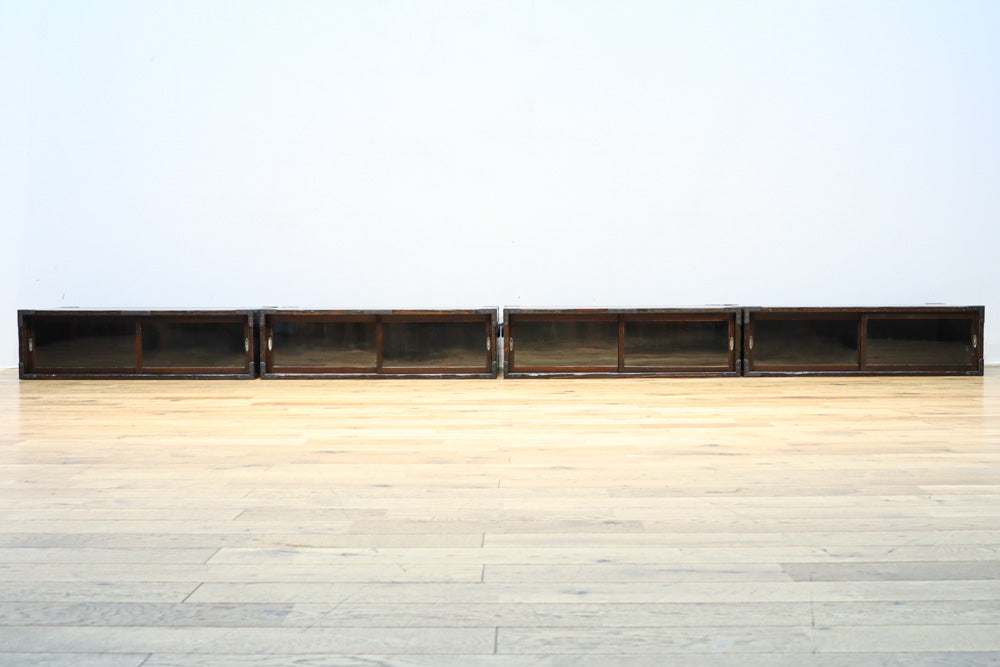 珍品!! 味わいある風合いをした引き違い戸のスタッキング式ガラスケース　BB3249