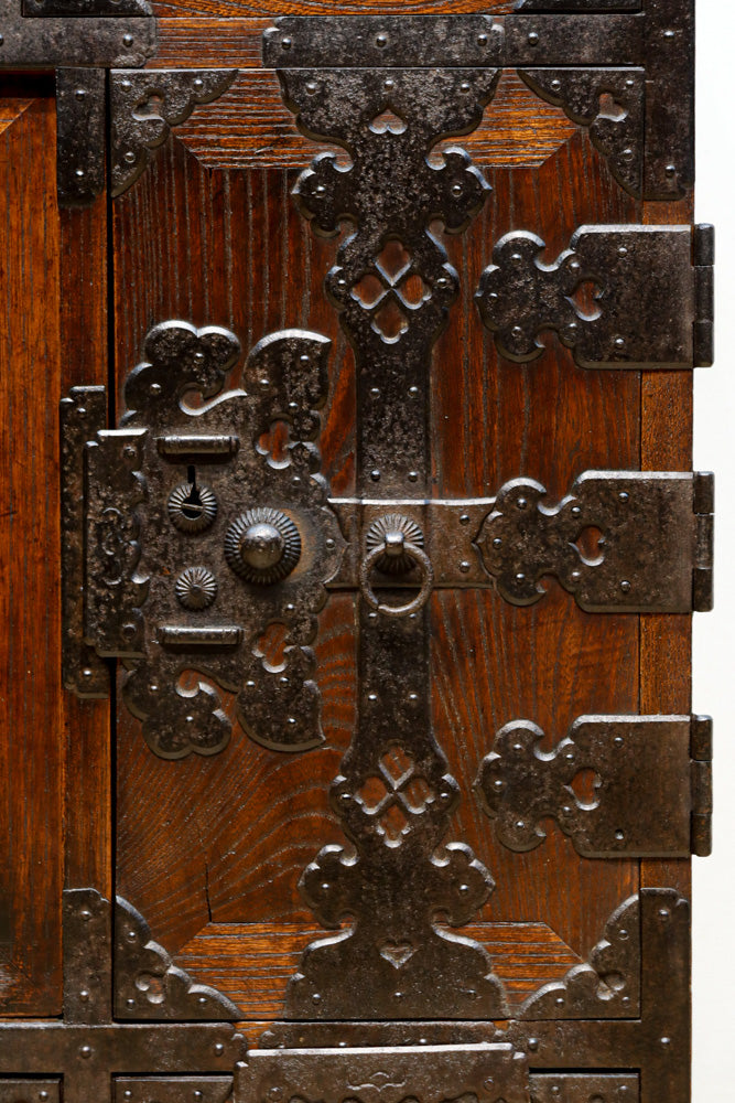 江戸時代!! 上品な欅杢目の流れる品格漂う酒田帳場箪笥　BB3250