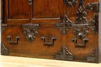 江戸時代!! 上品な欅杢目の流れる品格漂う酒田帳場箪笥　BB3250