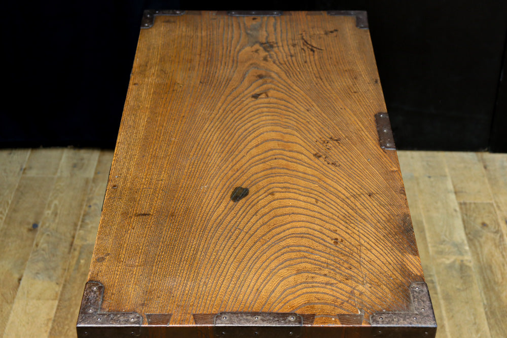 江戸時代!! 上品な欅杢目の流れる品格漂う酒田帳場箪笥　BB3250