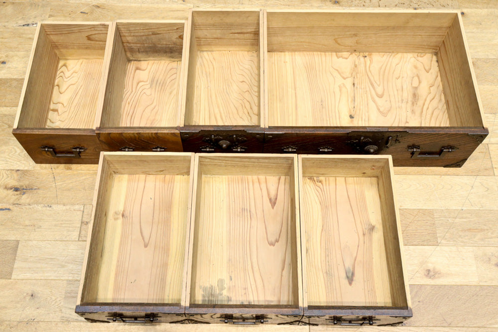 江戸時代!! 上品な欅杢目の流れる品格漂う酒田帳場箪笥　BB3250