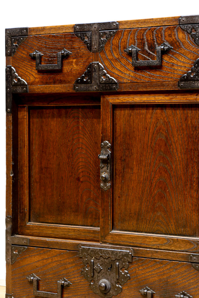 江戸時代!! 上品な欅杢目の流れる品格漂う酒田帳場箪笥　BB3250