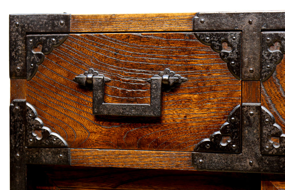 江戸時代!! 上品な欅杢目の流れる品格漂う酒田帳場箪笥　BB3250