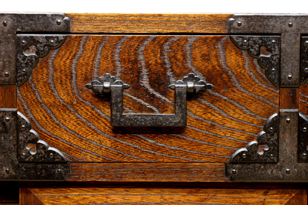 江戸時代!! 上品な欅杢目の流れる品格漂う酒田帳場箪笥　BB3250