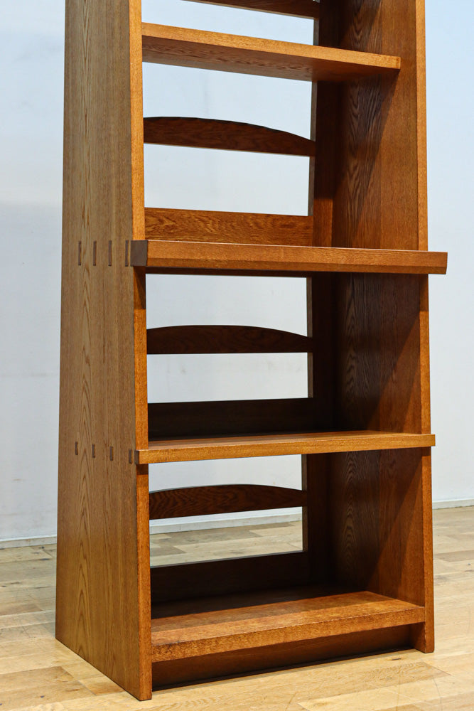 落ち着いた佇まいが上品な飾り棚BB3251