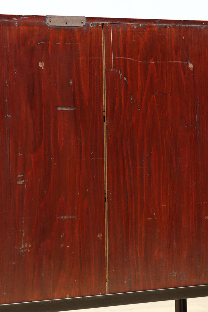 大振りの装飾金具が見事なアイアンフレーム付き庄内衣裳箪笥　BB3253