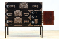 大振りの装飾金具が見事なアイアンフレーム付き庄内衣裳箪笥　BB3253