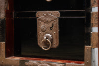 大振りの装飾金具が見事なアイアンフレーム付き庄内衣裳箪笥　BB3253