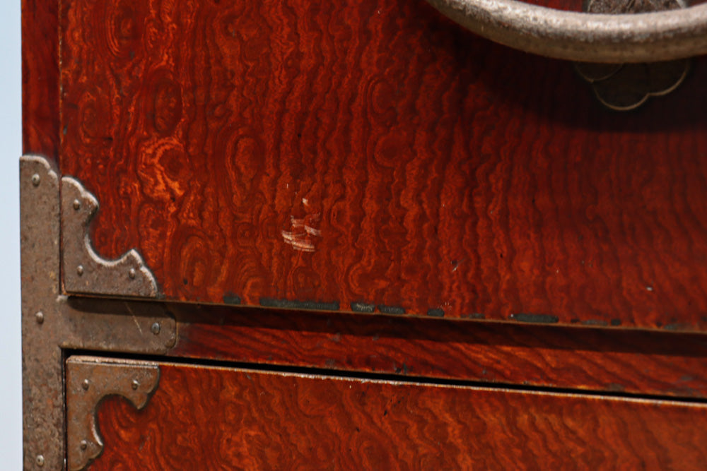 稀少幅サイズ‼︎美しい光沢感が時代の貫禄を感じさせるアイアンフレーム付き二本松衣裳箪笥　BB3254