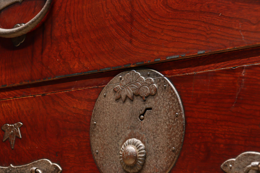 稀少幅サイズ‼︎美しい光沢感が時代の貫禄を感じさせるアイアンフレーム付き二本松衣裳箪笥　BB3254