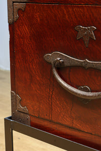 稀少幅サイズ‼︎美しい光沢感が時代の貫禄を感じさせるアイアンフレーム付き二本松衣裳箪笥　BB3254