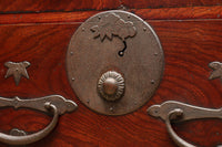 丸型の装飾金具で格調高いアイアンフレーム付き稀少サイズ二本松衣裳箪笥　BB3255