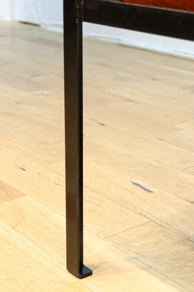 丸型の装飾金具で格調高いアイアンフレーム付き稀少サイズ二本松衣裳箪笥　BB3255