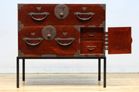 丸型の装飾金具で格調高いアイアンフレーム付き稀少サイズ二本松衣裳箪笥　BB3255