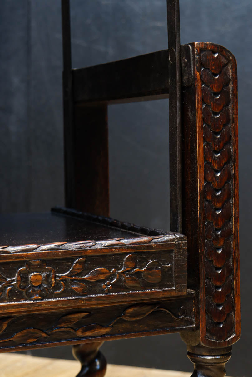 レリーフ彫刻で飾られたエレガントなワゴン　BB3256