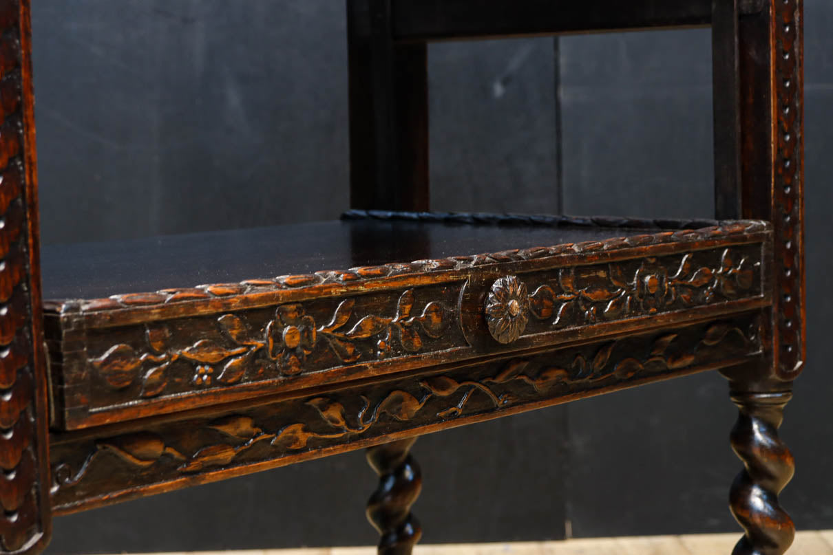 レリーフ彫刻で飾られたエレガントなワゴン　BB3256