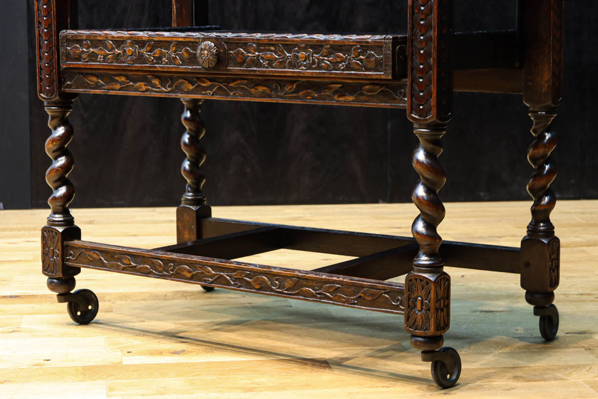 レリーフ彫刻で飾られたエレガントなワゴン　BB3256