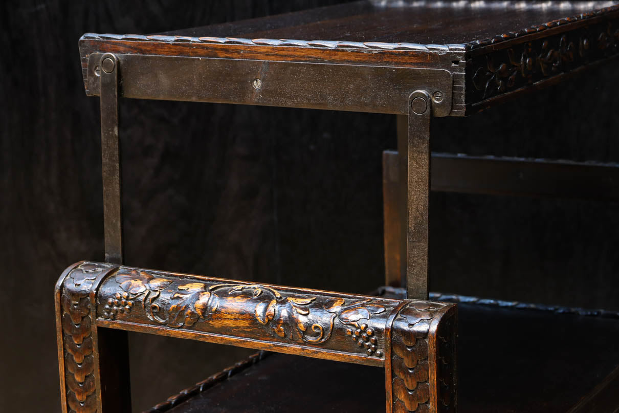 レリーフ彫刻で飾られたエレガントなワゴン　BB3256